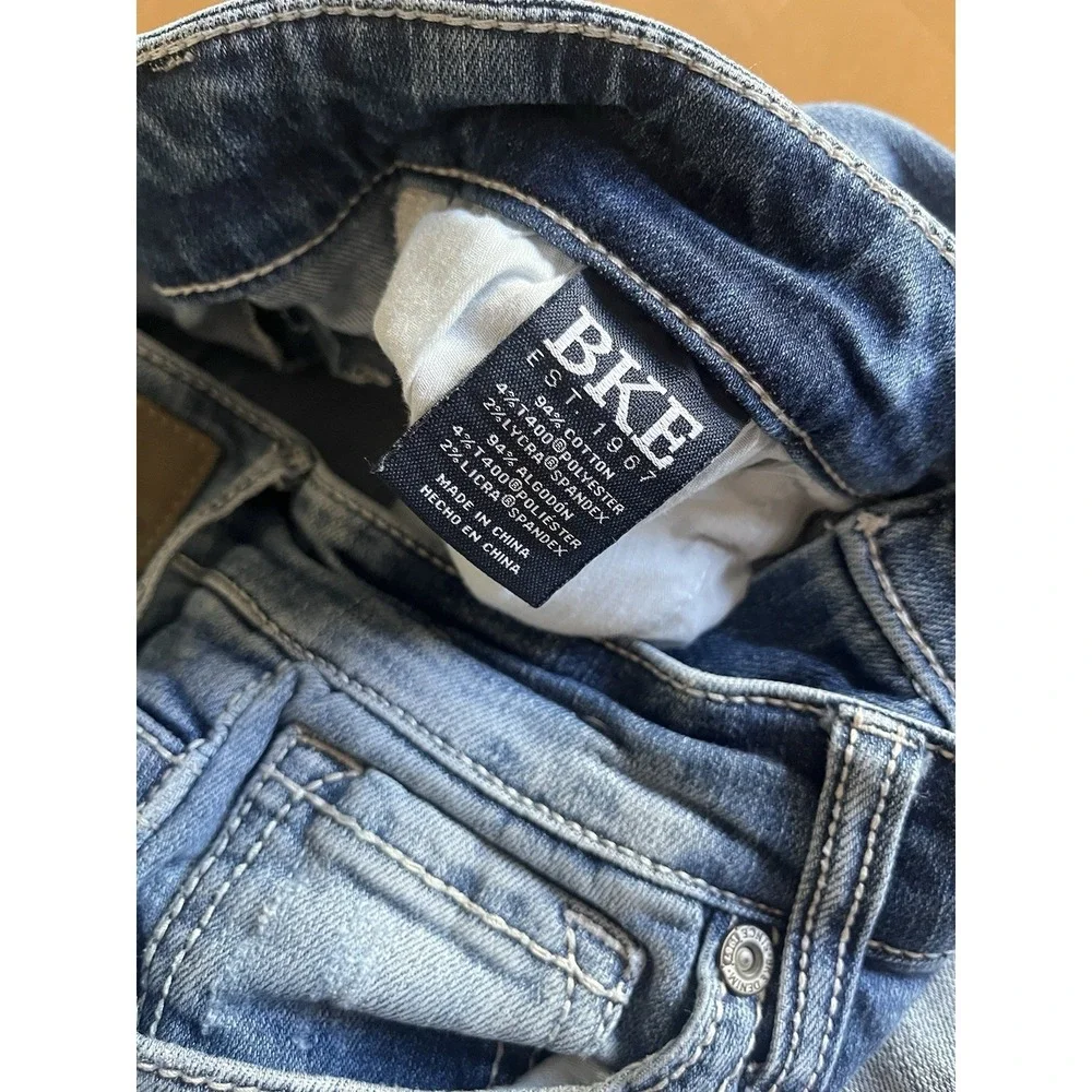 BKE Buckle Mason Tapered Mens 28x33 Distressed Blue Denim Jeans